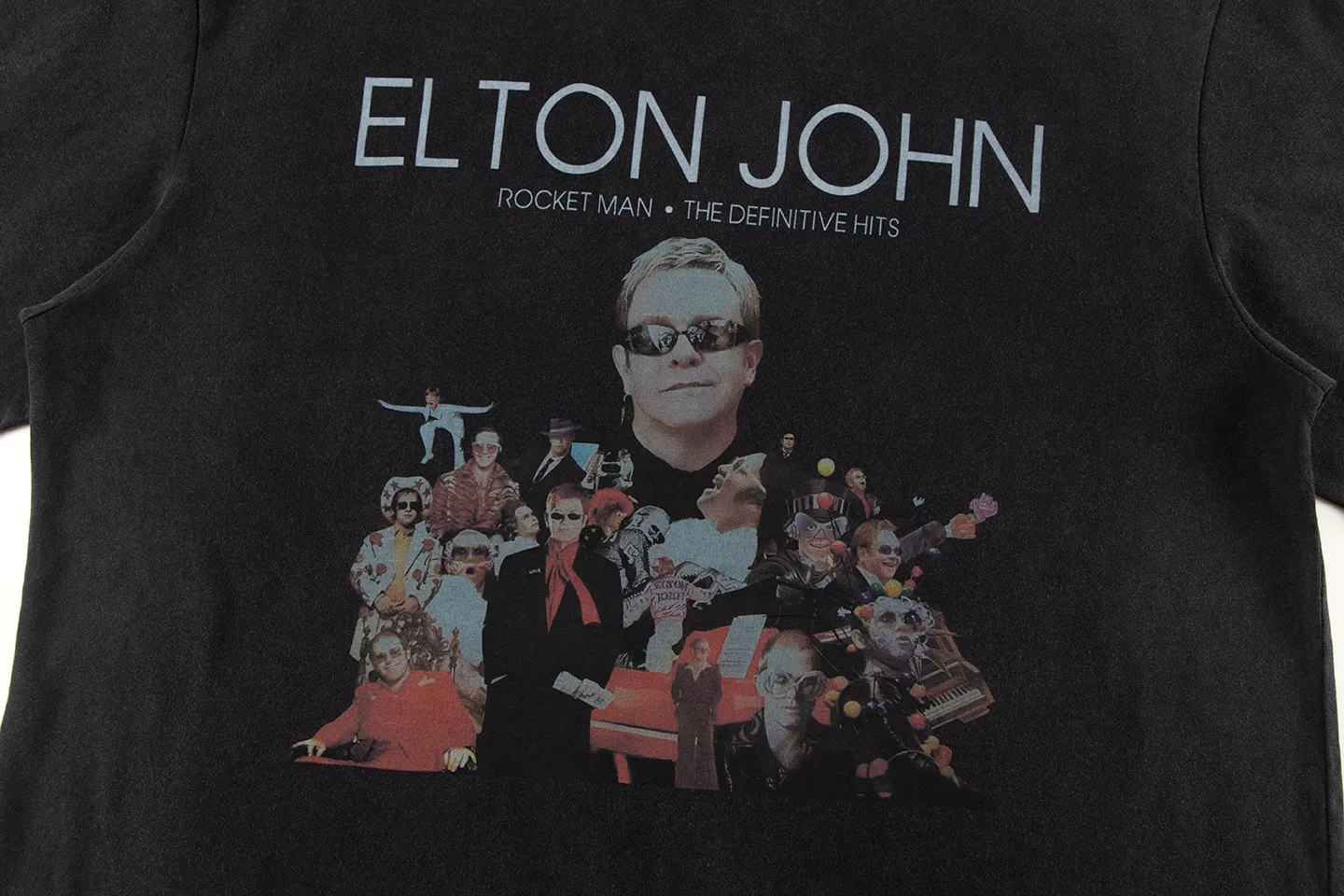 ♻️Style number: 875 P136 Washed T Vintage SAINT MICHACL x band theme print vintage short-sleeved high street washed distressed short-sleeved white ink direct-jet print Elton John Rocket man tour shirt-2007 High-density 280g pure cotton Comfortable feel and stiff silhouette Size: (S-M-L-XL) Color: Washed black